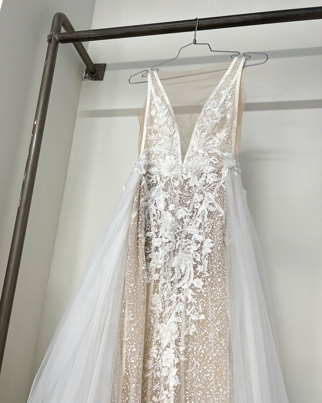 Interior of the Bride in Couture Tel Aviv atelier showroom